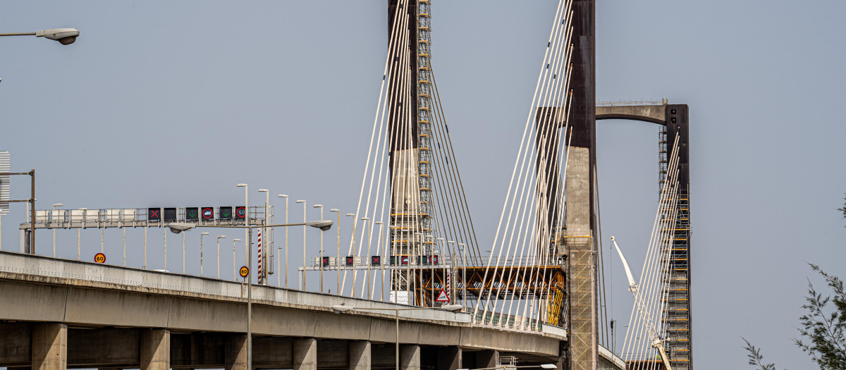 Imagen de archivo de las obras del Puente del Centenario