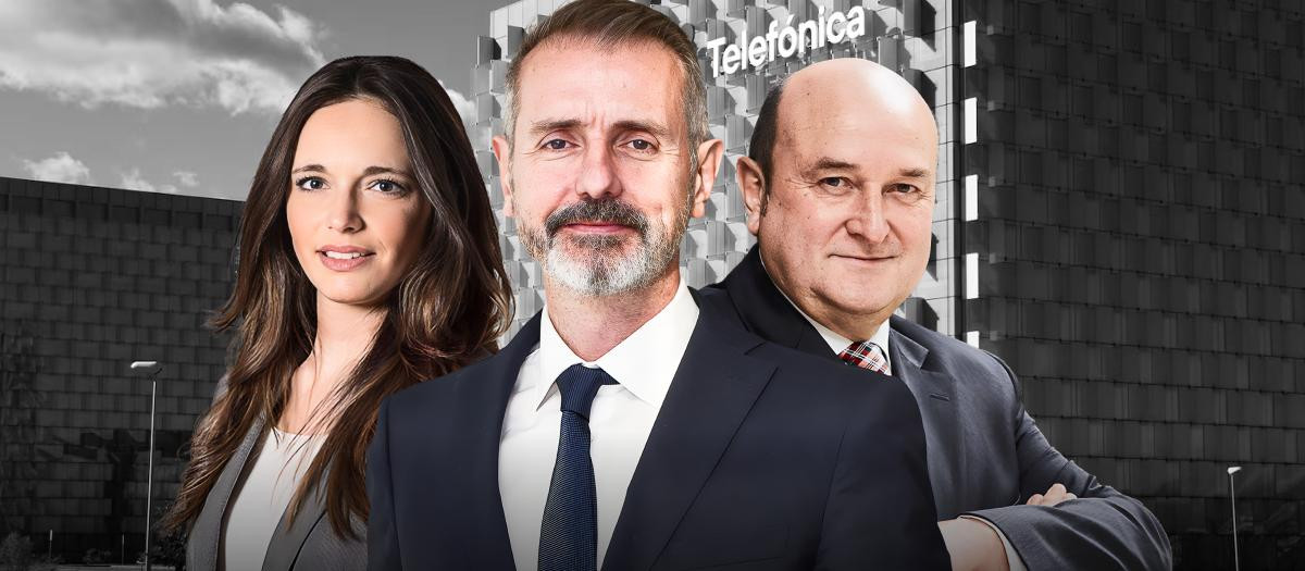 El presidente de Telefónica, Marc Murtra, flanqueado por dos de sus fichajes más recientes: Andoni Ortuzar y Macarena Álvarez.