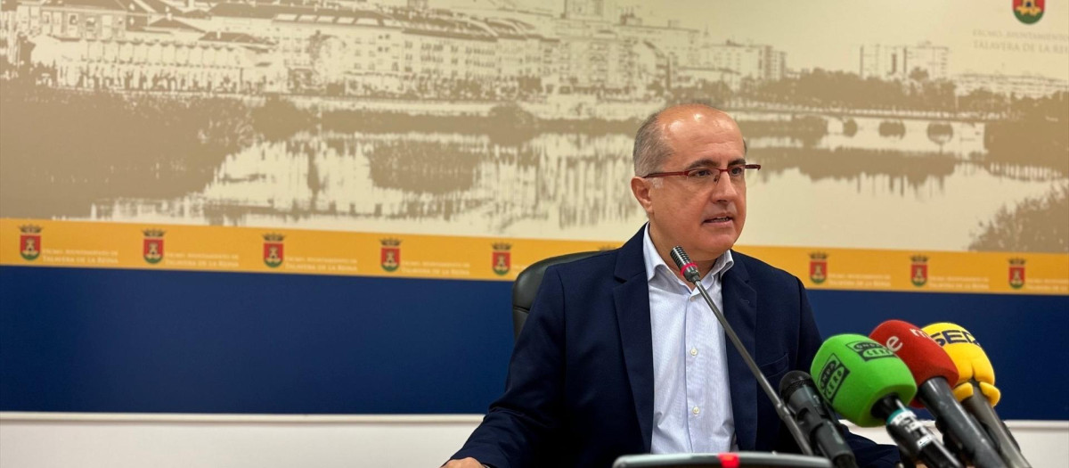 El portavoz del equipo de Gobierno, Jesús García-Barroso, en rueda de prensa