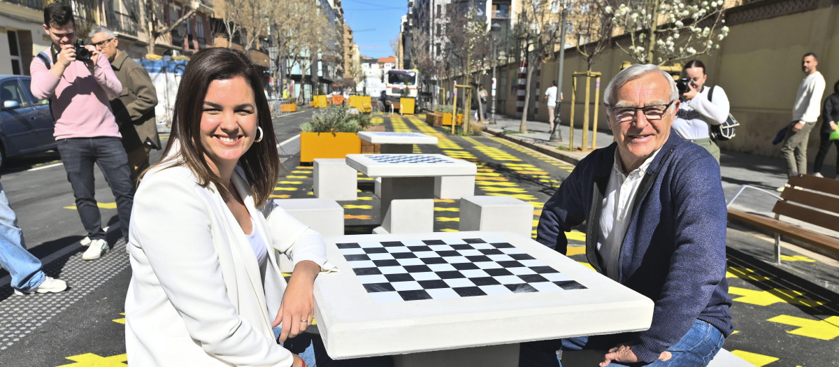 Imagen de archivo del exalcalde de Valencia Joan Ribó con la socialista Sandra Gómez.
