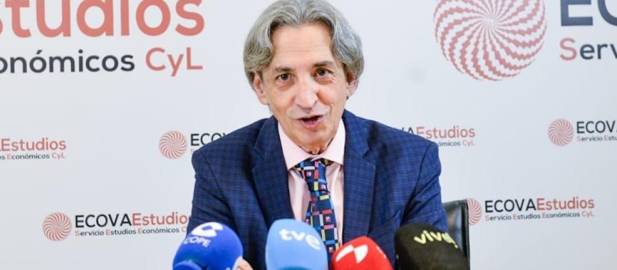 El director de ECOVAEstudios, Juan Carlos De Margarida, presenta el 'Observatorio Económico regional del tercer trimestre'

REMITIDA / HANDOUT por ECOVA
Fotografía remitida a medios de comunicación exclusivamente para ilustrar la noticia a la que hace referencia la imagen, y citando la procedencia de la imagen en la firma
16/12/2025