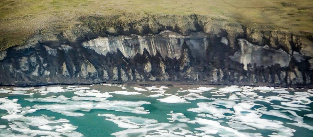 La costa de la península de Bykovsky en el centro del Mar de Laptev, Siberia