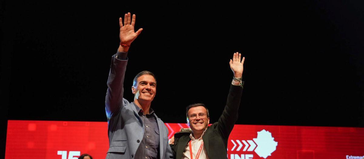 Pedro Sánchez con Miguel Ángel Gallardo, candidato del PSOE a la Junta de Extremadura