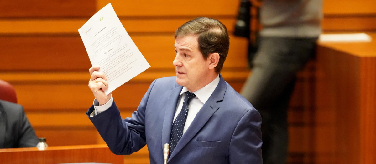 Alfonso Fernández Mañueco, presidente de la Junta de Castilla y León, durante la primera jornada del pelno de las Cortes de Castilla y León