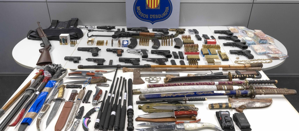 Armas intervenidas por los Mossos d'Esquadra, en una imagen de archivo