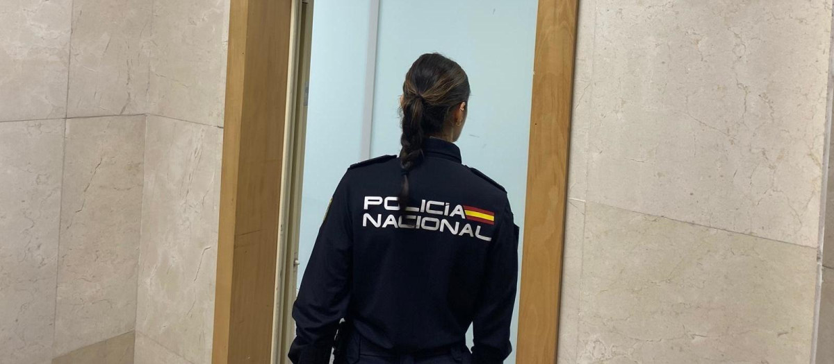 Imagen de archivo de una agente de la UFAM