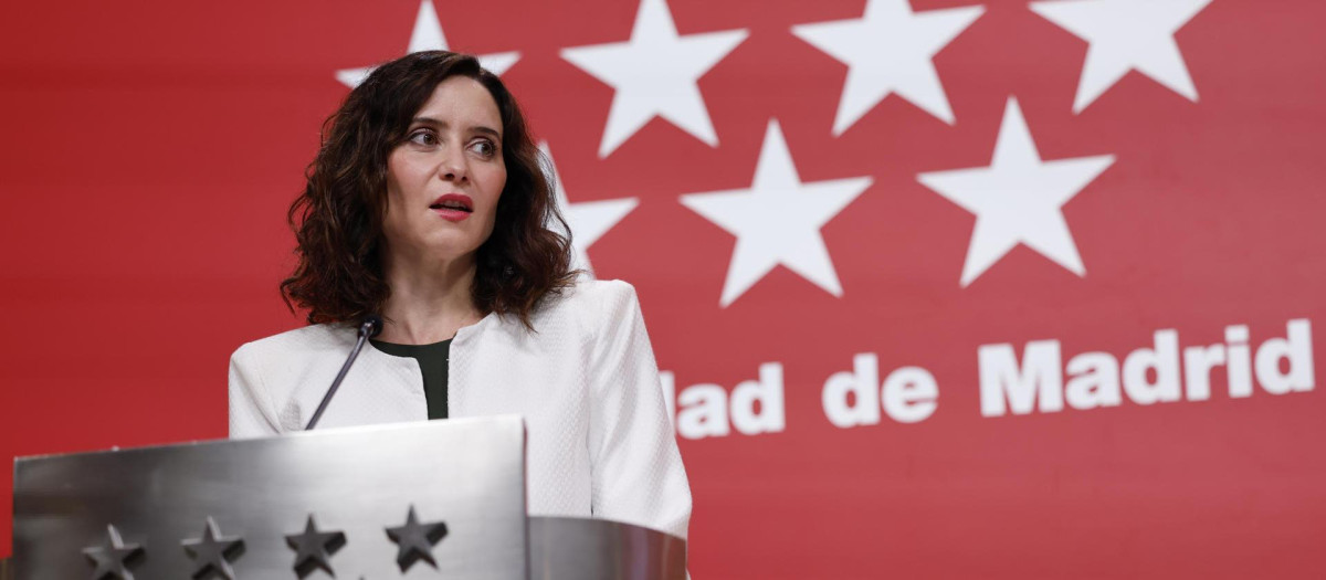 La presidenta madrileña, Isabel Díaz Ayuso, hace balance del año en la Puerta del Sol