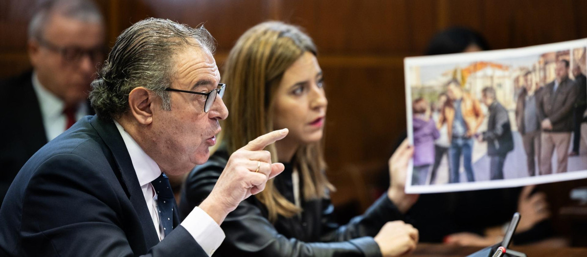 Imagen tomada este miércoles de Gerardo Camps interrogando a Santos Cerdán en el Senado