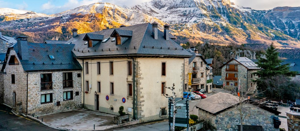 El pueblo medieval del Pirineo aragonés que parece Suiza.