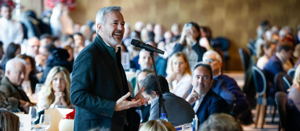 Azcón se dirige a los afiliados del PP de Zaragoza en la comida de Navidad celebrada este domingo.

Sebastián Hipperdinger / Europa Press
21/12/2025