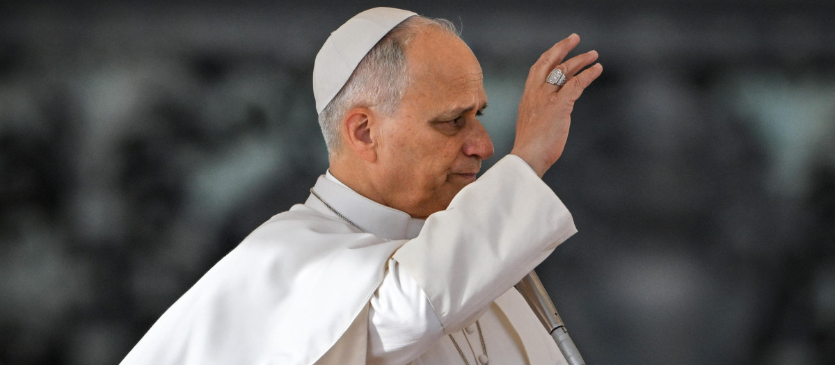 León XIV en una audiencia en la plaza de San Pedro