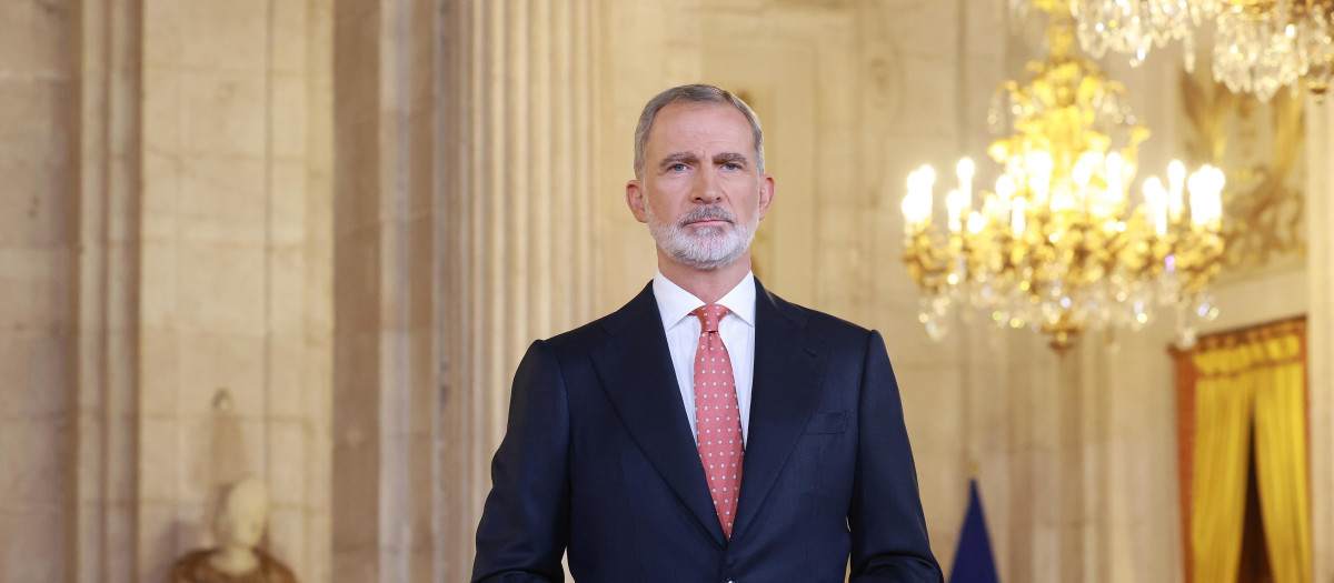 Don Felipe, en un momento de la grabación de su Mensaje de Navidad