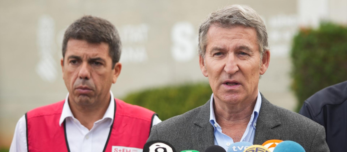 (Foto de ARCHIVO)
El presidente de la Generalitat Valenciana, Carlos Mazón (i) y el presidente del Partido Popular, Alberto Núñez Feijóo (d), ofrecen declaraciones a los medios tras su visita al Centro de Coordinación de Emergencias de la Comunitat Valenciana, junto al , a 31 de octubre de 2024, en L'Eliana, Valencia, Comunidad Valenciana (España). Esta mañana se han reanudado las labores de búsqueda de los desaparecidos en la zona afectada por la dana en la Comunidad Valenciana, que se ha cobrado la vida de al menos 92 personas. Otras tres han muerto en Castilla-La Mancha y una, en la zona de Málaga, todas como consecuencia de la DANA. La Generalitat movilizará 250 millones en ayudas por la catástrofe, con 6.000 euros para cada afectado.

Jorge Gil / Europa Press
31/10/2024