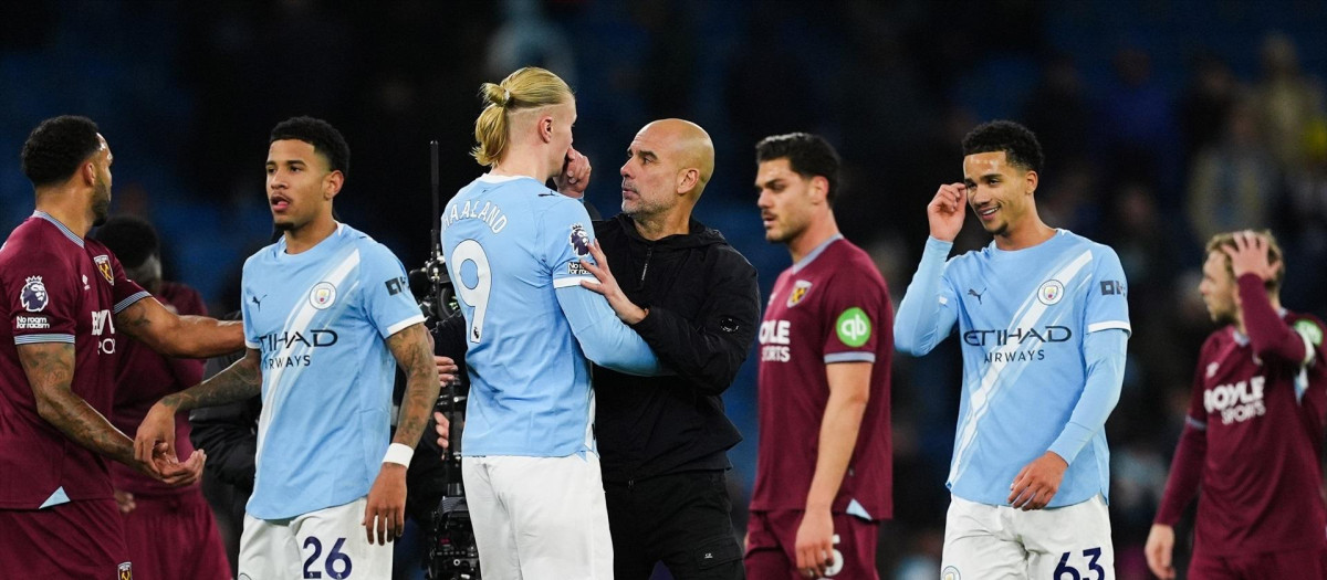 Erling Haaland y Pep Guardiola, durante un partido