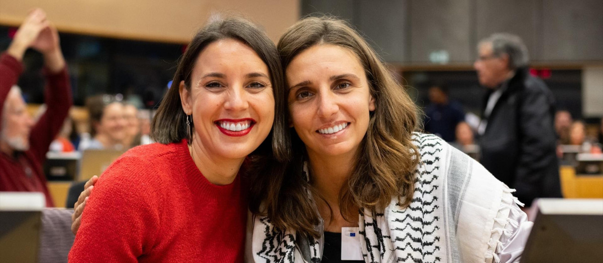 La eurodiputada de Unidas Podemos, Irene Montero, y la coordinadora de la formación en Baleares, Lucía Muñoz, en el Parlamento Europeo.