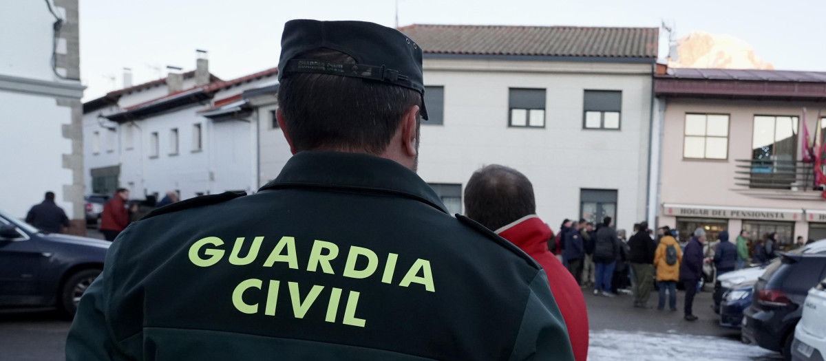 La Guardia Civil vigila que no se produzcan incidentes en Villamanín tras la polémica por El Gordo