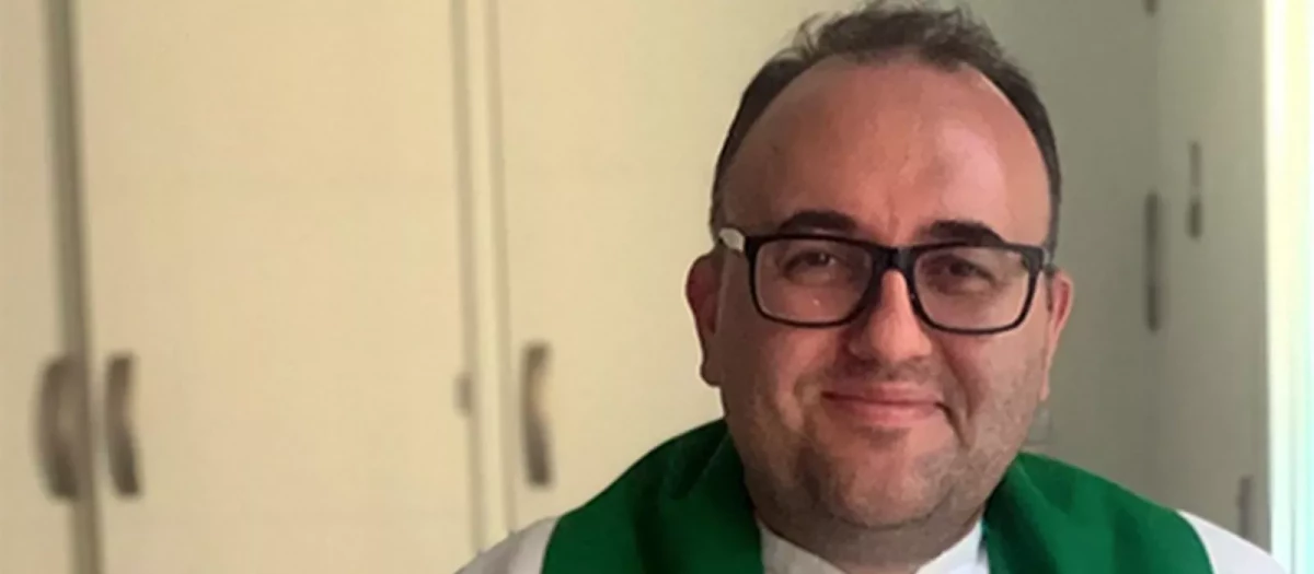 Sergio Codera, párroco de las Tres Mil Viviendas de Sevilla