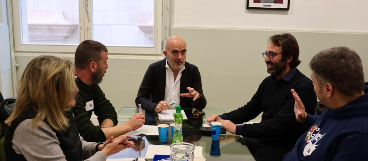 Sirera en la reunión de este lunes con representantes de sindicatos de seguridad del Metro de Barcelona