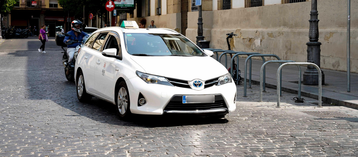 Taxi en la plaza de las Tendillas (Córdoba)