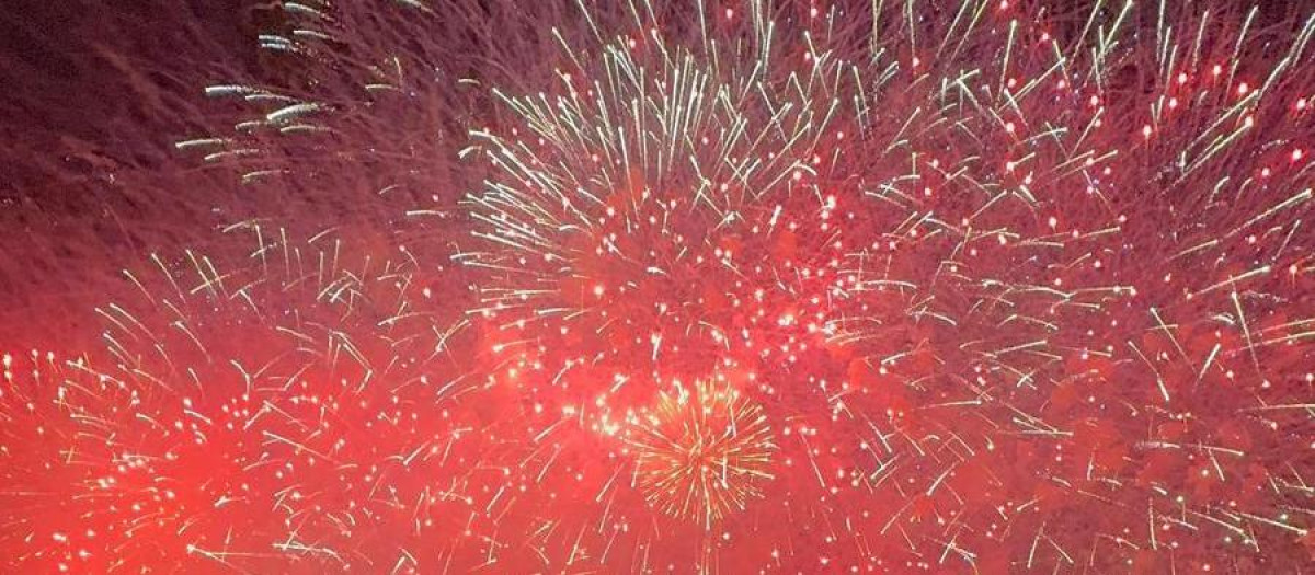 Imagen tomada esta Nochevieja del castillo de fuegos artificiales para dar la bienvenida a 2026 en Valencia