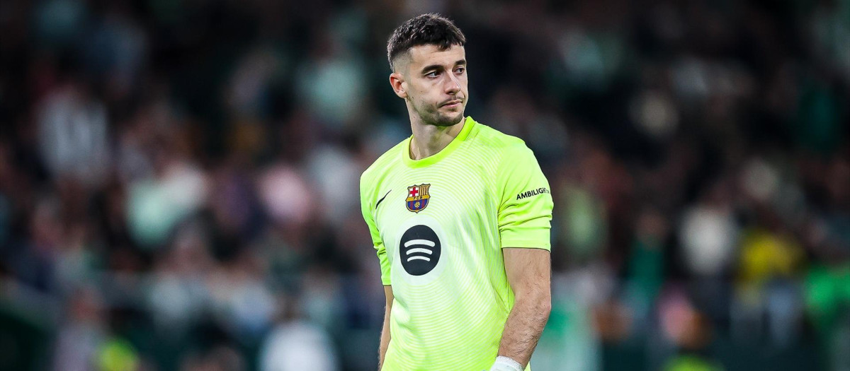 Joan García, en un partido con el FC Barcelona