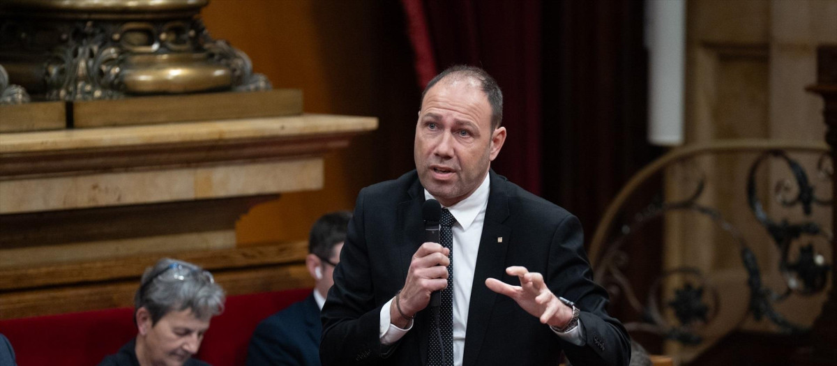 El consejero de Deportes, Berni Álvarez, en el Parlament