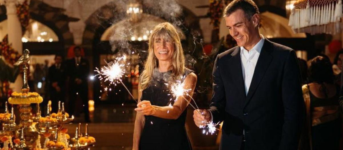 Imagen de archivo de Pedro Sánchez y Begoña Gómez en la India el mismo día de la dana de Valencia
