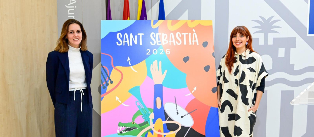 La regidora de Participación Ciudadana, Lourdes Roca, y la ilustradora Belén Pez