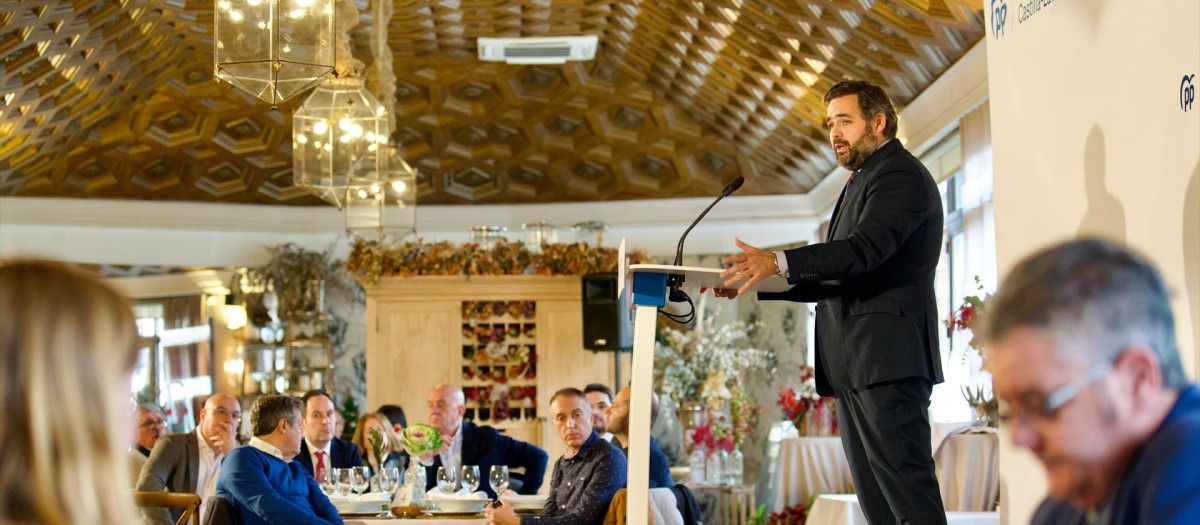 El presidente del Partido Popular de Castilla-La Mancha, Paco Núñez, en una comida con medios de comunicación en Toledo.

REMITIDA / HANDOUT por PP C-LM
Fotografía remitida a medios de comunicación exclusivamente para ilustrar la noticia a la que hace referencia la imagen, y citando la procedencia de la imagen en la firma
08/1/2026