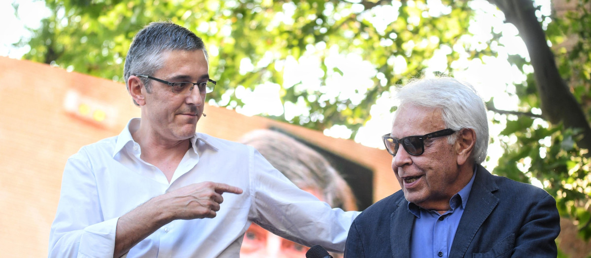 (Foto de ARCHIVO)
El exdiputado del PSOE Eduardo Madina (i) y el expresidente del Gobierno, Felipe González (d), durante la entrega del Premio Rojana 'Alfredo Pérez Rubalcaba' a la Fundación Save The Children - España, en la Residencia de Estudiantes del CSIC, a 12 de junio de 2025, en Madrid (España). El acto reconoce la "extraordinaria labor" de Save the Children tanto a nivel internacional como local, especialmente por su trabajo en zonas de conflicto como Ucrania y Gaza, y en emergencias como la dana en Valencia.

Fernando Sánchez / Europa Press
12 JUNIO 2025;PREMIO ROJANA;SAVE THE CHILDREN;
12/6/2025