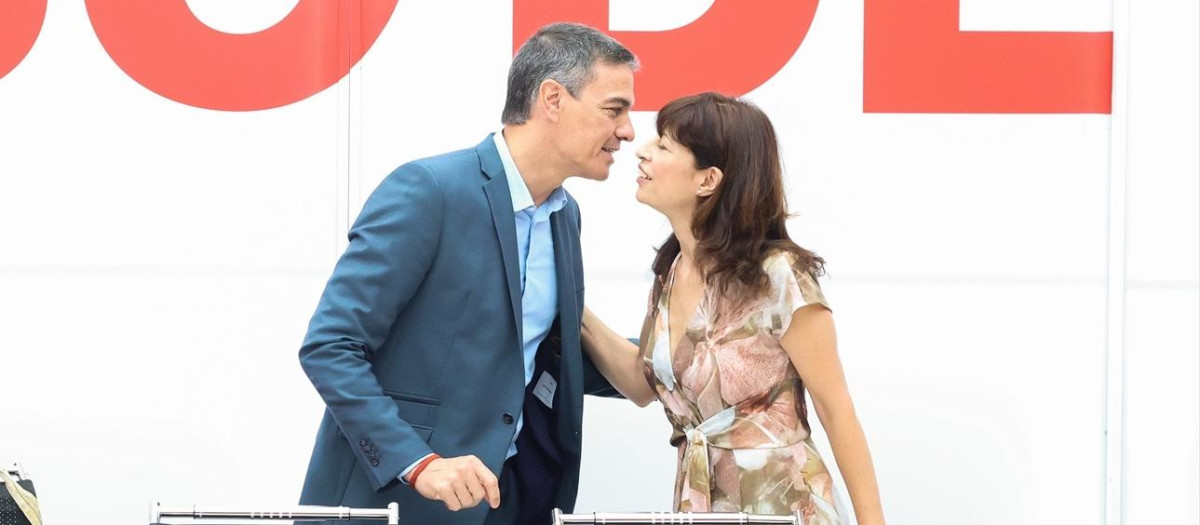 (I-D) la presidenta del PSOE, Cristina Narbona, el presidente del Gobierno y Secretario General del PSOE, Pedro Sánchez y la ministra de Igualdad, Ana Redondo, a su llegada a la reunión de la Ejecutiva Federal, en la sede del PSOE, a 2 de septiembre de 2024, en Madrid (España). Durante la reunión la Ejecutiva del PSOE, el secretario general del PSOE, ha convocado para el próximo sábado, 7 de septiembre, al Comité Federal para poner en marcha el proceso congresual. Este 41º Congreso se calcula para el mes de noviembre y tendría lugar en Sevilla. El acto serviría para relanzar el partido tras el ciclo electoral y renovar el equipo de dirección.

Marta Fernández / Europa Press
02 SEPTIEMBRE 2024;PSOE;EJECUTIVO;CONGRESO FEDERAL
02/9/2024