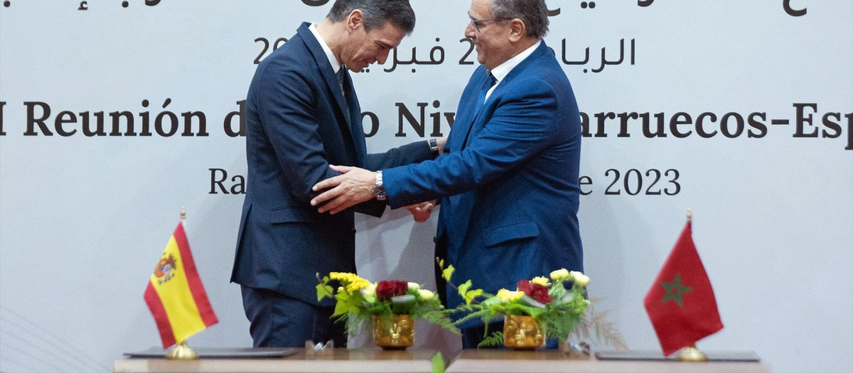 El presidente del Gobierno, Pedro Sánchez, junto al presidente de Marruecos, Aziz Akhannouch, en una imagen de archivo