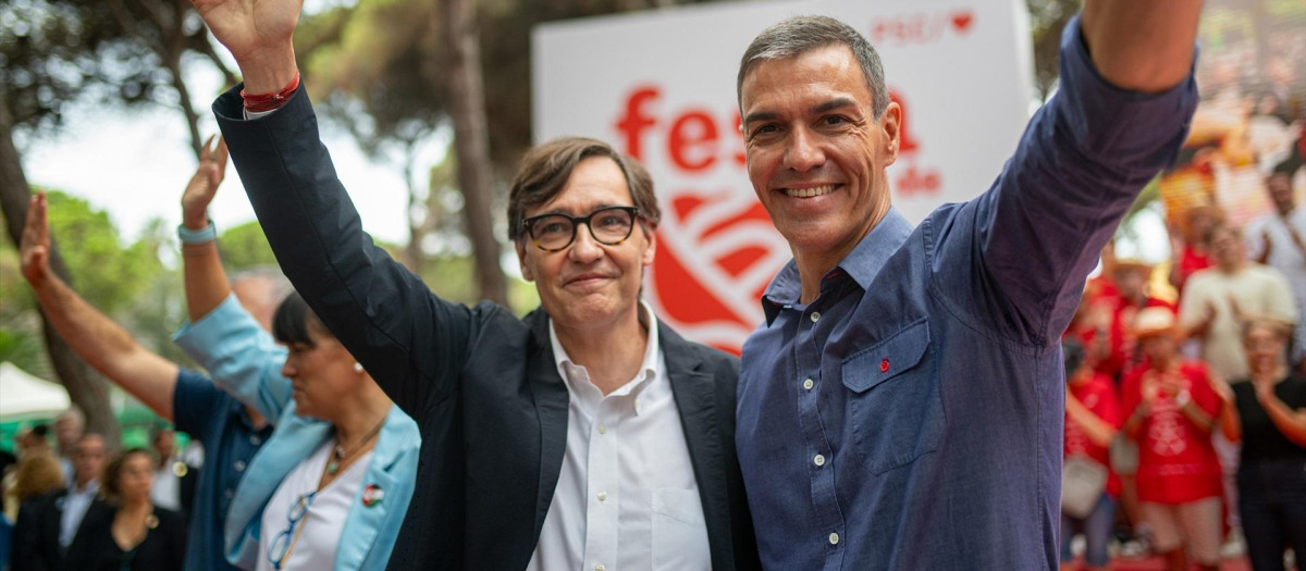 Salvador Illa y Pedro Sánchez, en una imagen de archivo, hace unos meses