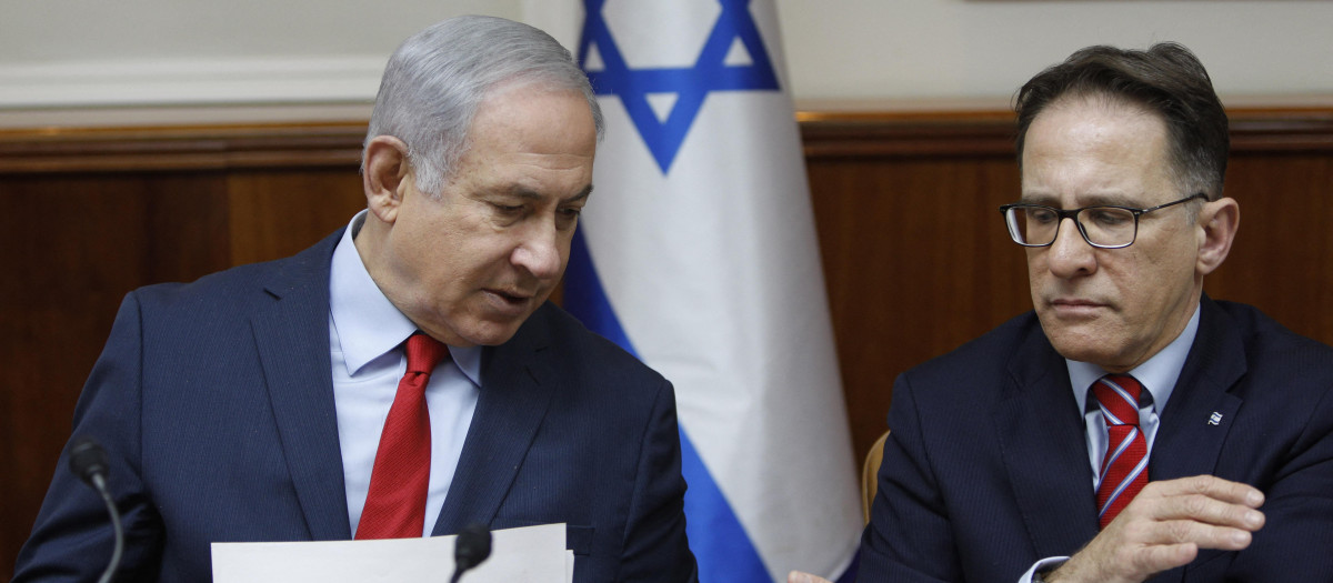 El primer ministro israelí, Benjamin Netanyahu, junto a su jefe de gabinete, Tzachi Braverman, en una imagen de archivo