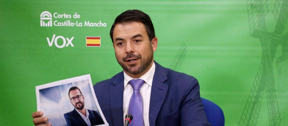 El portavoz de Vox en las Cortes de C-LM, Iván Sánchez.

REMITIDA / HANDOUT por VOX
Fotografía remitida a medios de comunicación exclusivamente para ilustrar la noticia a la que hace referencia la imagen, y citando la procedencia de la imagen en la firma
12/1/2026