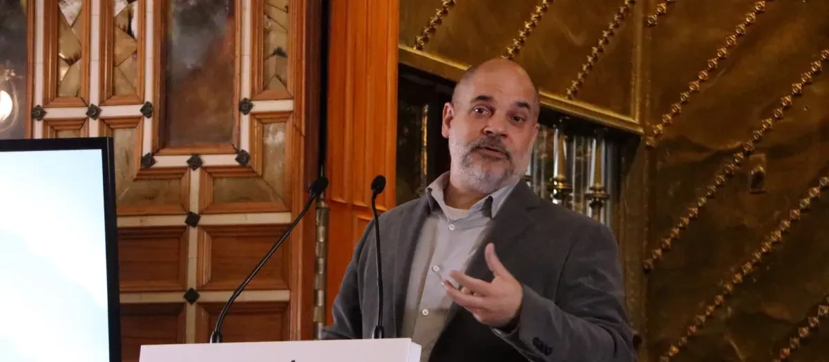 El comisario del Año Gaudí, Galdric Santana, en el acto de presentación del homenaje