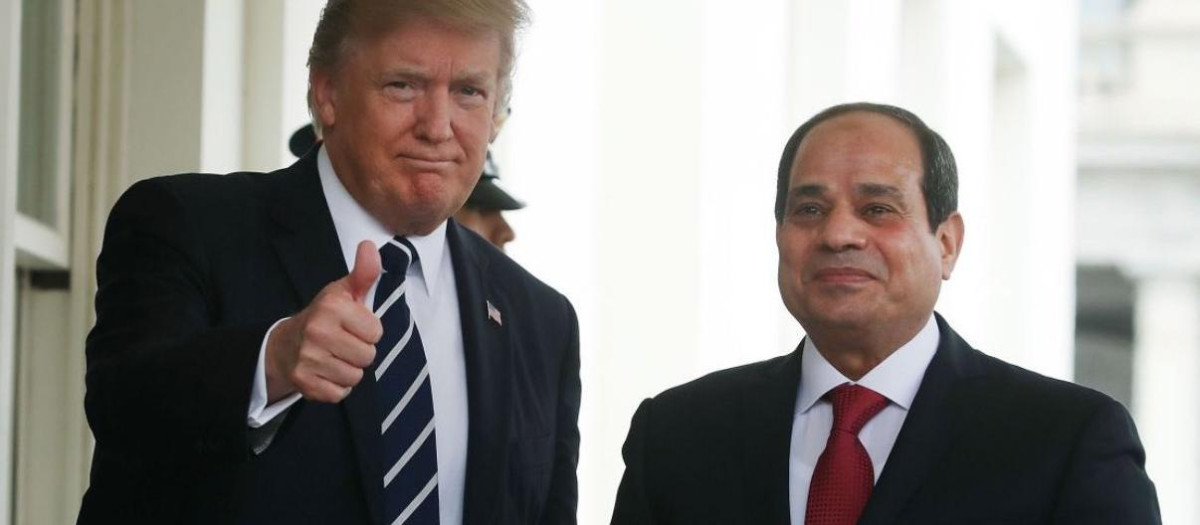 Donald Trump presidente de EE.UU. y el presidente de Egipto Abdelfatah Al-Sisi en una foto de archivo