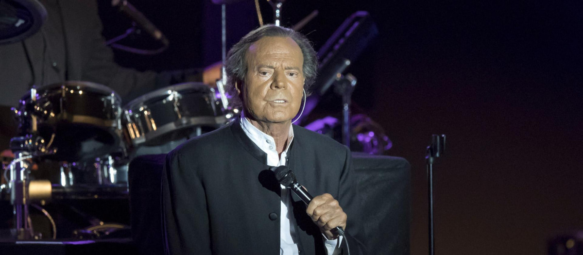 Julio Iglesias en concert au Sporting Club de Monaco,