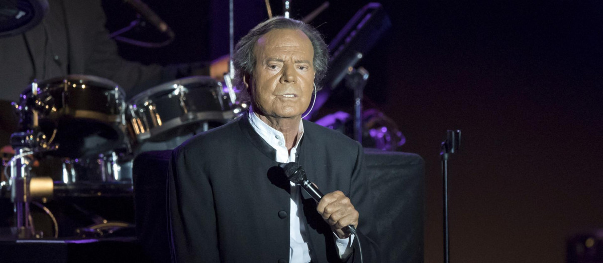 Julio Iglesias en concert au Sporting Club de Monaco,