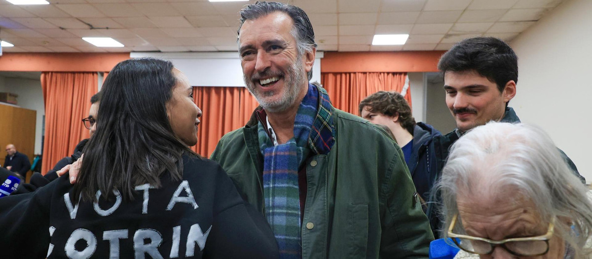 Joao Cotrim de Figueiredo durante la campaña de las elecciones presidenciales de Portugal