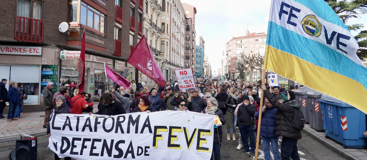 Concentración frente a la estación de Feve de Matallana, en una imagen de archivo