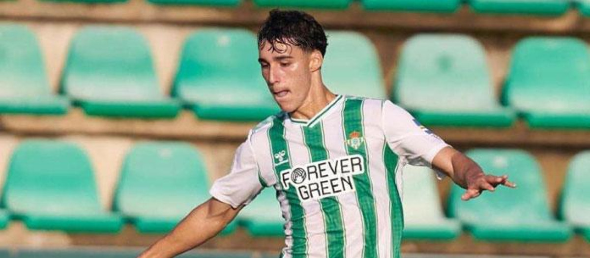 Pablo Busto, durante un partido del Betis Deportivo