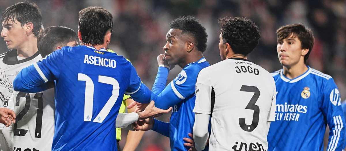 (Foto de ARCHIVO)
Vinicius Junior of Real Madrid argues with Carlos Neva of Albacete Balompie during the Spanish Cup, Copa del Rey, Round of 16 football match between Albacete Balompie and Real Madrid at Estadio Carlos Belmonte on January 14, 2026 in Albacete, Spain

Francisco Macia / AFP7 / Europa Press
14/1/2026 ONLY FOR USE IN SPAIN