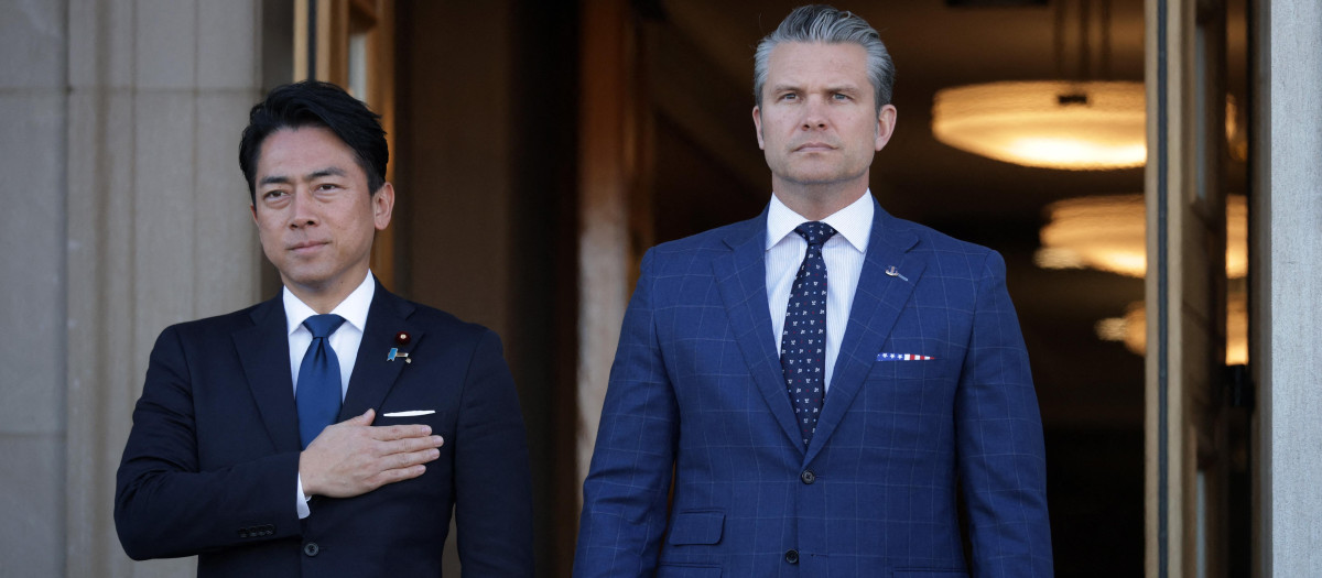El secretario de Guerra de EE. UU., Pete Hegseth, recibe al ministro de Defensa japonés, Shinjiro Koizumi
