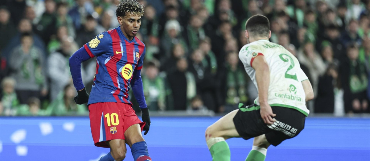 Lamine Yamal of FC Barcelona and Alvaro Mantilla of Racing de Santander in action during the Spanish Cup, Copa del Rey, round of 16 football match played between Real Racing Club de Santander and FC Barcelona at Campos de Sport de El Sardinero on January 15, 2026, in Santander, Spain.

Irina R. Hipolito / AFP7 / Europa Press
15/1/2026 ONLY FOR USE IN SPAIN