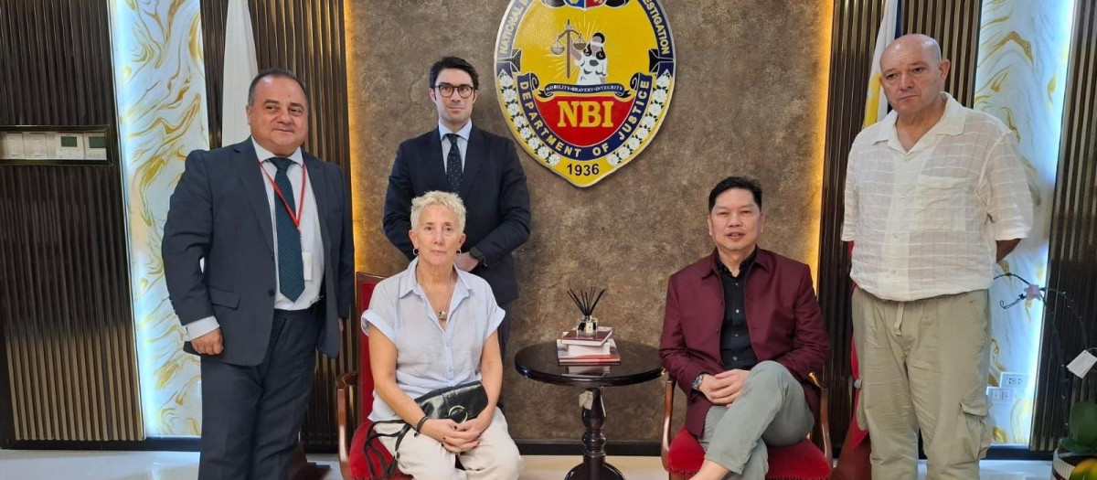Familiares de Diego Bello con el director del NBI en Filipinas

REMITIDA / HANDOUT por PLATAFORMA JUSTICIA PARA DIEGO
Fotografía remitida a medios de comunicación exclusivamente para ilustrar la noticia a la que hace referencia la imagen, y citando la procedencia de la imagen en la firma
15/1/2026