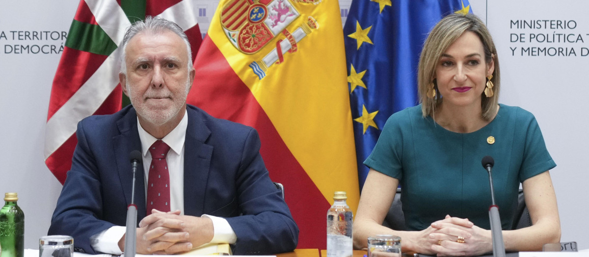 El ministro de Política Territorial y la consejera de Gobernanza del Gobierno vasco