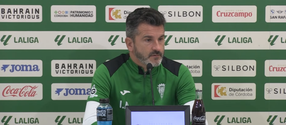 Iván Ania atiende a los medios en la previa del choque ante el Málaga