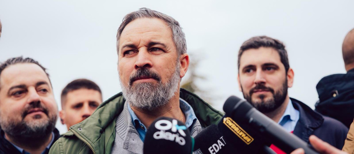 Santiago Abascal atiende a los medios en Aínsa, Huesca