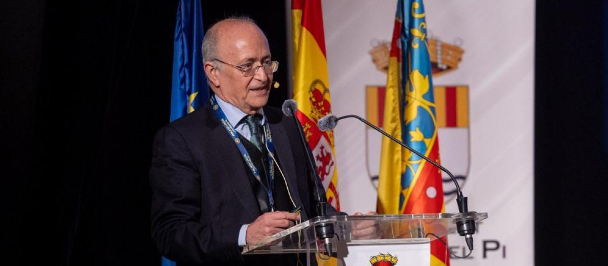 Imagen de Vicente Magro durante su intervención en el I Foro Policía Local y Turismo de l'Alfàs del Pi.
